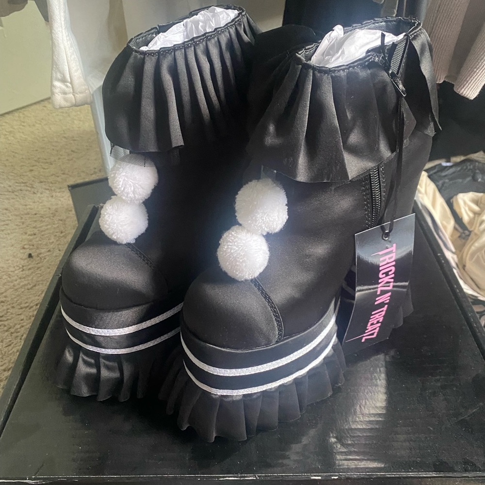 Clown core 🤡 Halloween heels